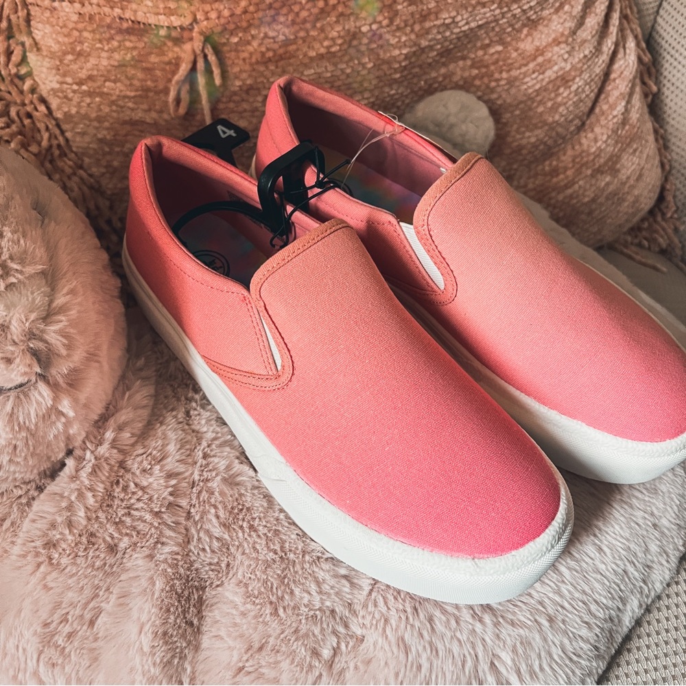 Pink Slip Ons NEW Sz 6.5 Women’s